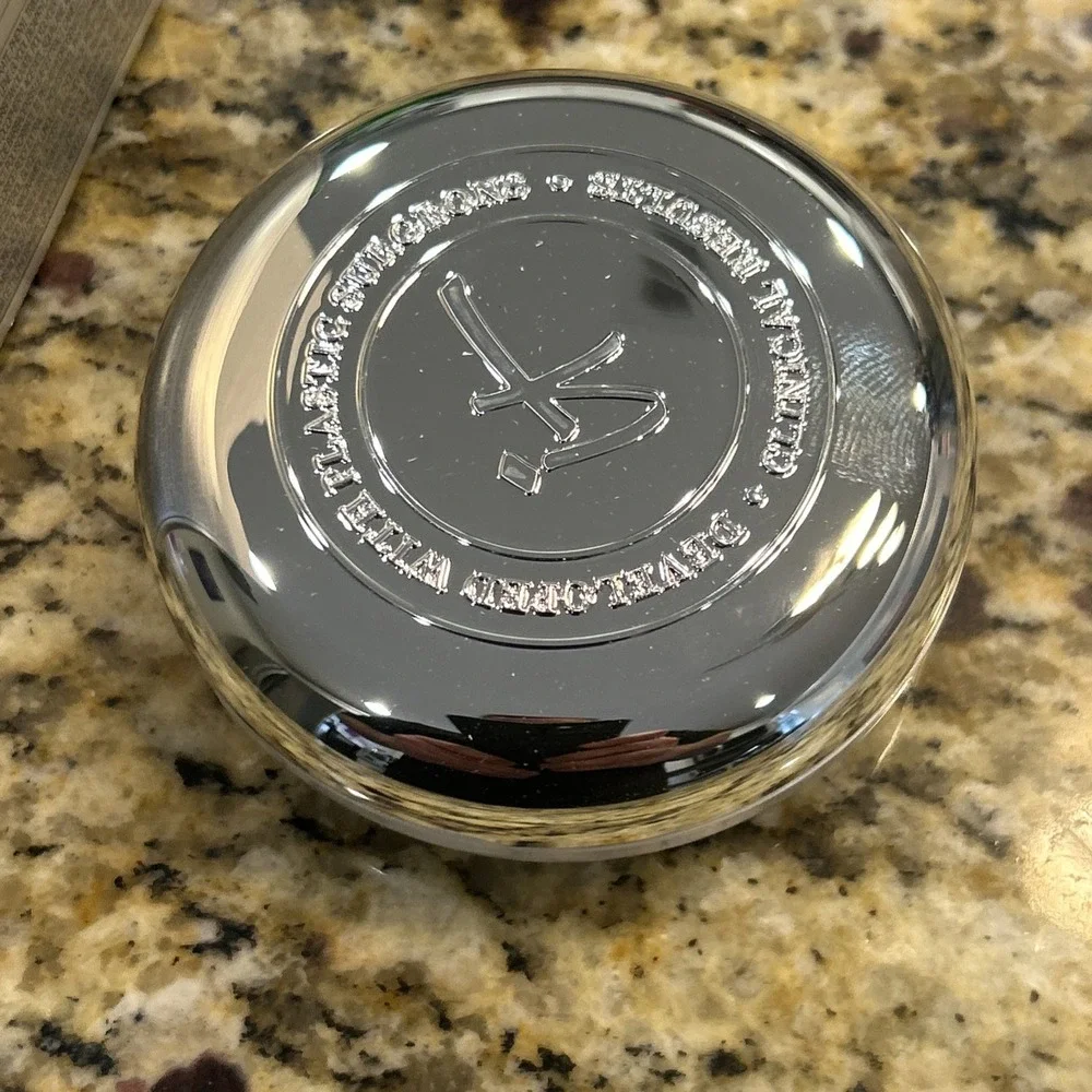 IT Cosmetics Confidence in a Compact with SPF 50 Plus - Light